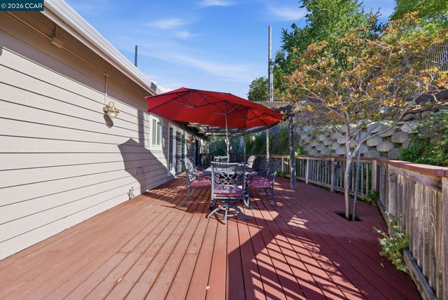 100 Sky Ranch Ln, Pleasant Hill, CA 94523