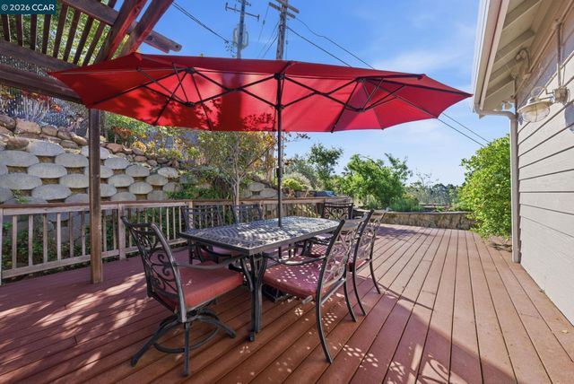 100 Sky Ranch Ln, Pleasant Hill, CA 94523