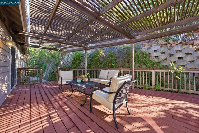 100 Sky Ranch Ln, Pleasant Hill, CA 94523