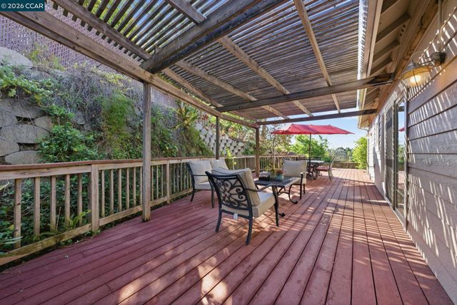 100 Sky Ranch Ln, Pleasant Hill, CA 94523