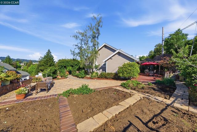 100 Sky Ranch Ln, Pleasant Hill, CA 94523