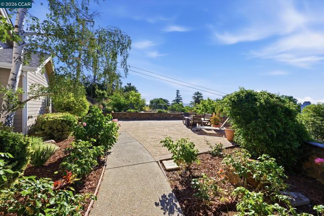 100 Sky Ranch Ln, Pleasant Hill, CA 94523