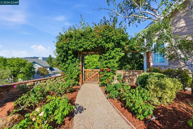 100 Sky Ranch Ln, Pleasant Hill, CA 94523