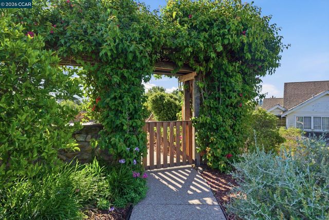 100 Sky Ranch Ln, Pleasant Hill, CA 94523