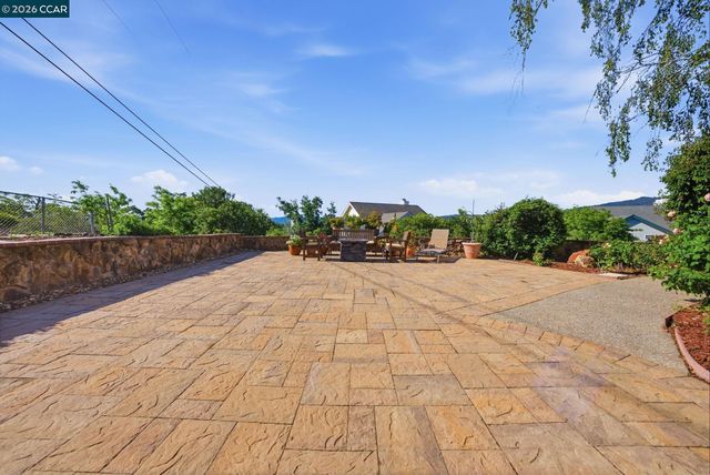 100 Sky Ranch Ln, Pleasant Hill, CA 94523