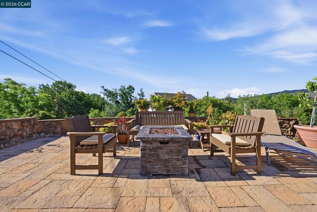 100 Sky Ranch Ln, Pleasant Hill, CA 94523