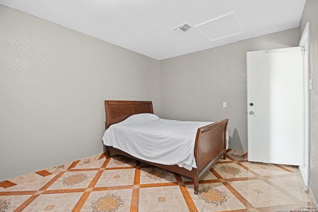 5728 Harefield, San Antonio, TX 78228