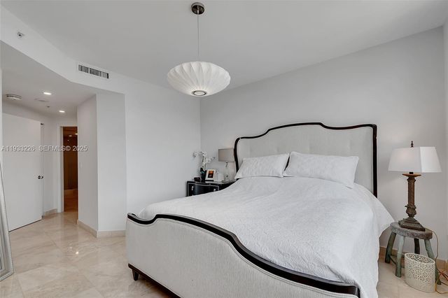 848 Brickell Key Dr 1803, Miami, FL 33131