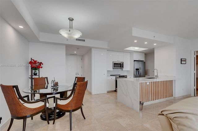 848 Brickell Key Dr 1803, Miami, FL 33131