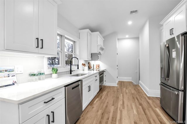 9 Susan Lane, Dix Hills, NY 11746