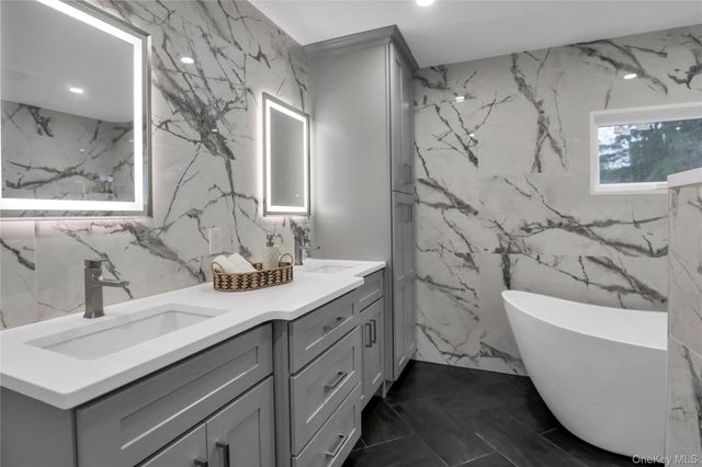 9 Susan Lane, Dix Hills, NY 11746