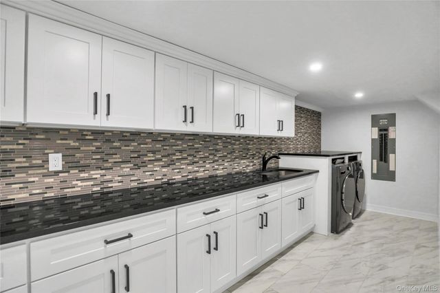 9 Susan Lane, Dix Hills, NY 11746