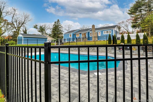 9 Susan Lane, Dix Hills, NY 11746