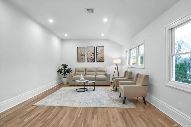 9 Susan Lane, Dix Hills, NY 11746