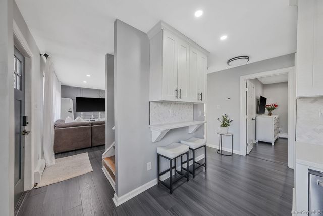 616 Kenmore Avenue, Copiague, NY 11726