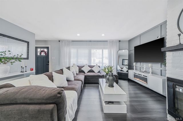 616 Kenmore Avenue, Copiague, NY 11726