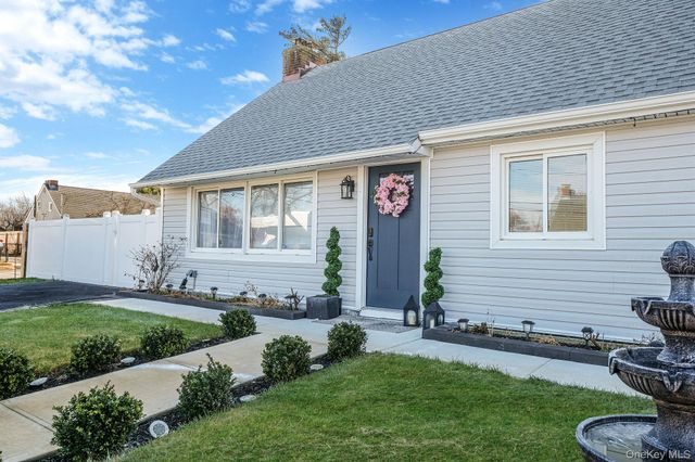 616 Kenmore Avenue, Copiague, NY 11726