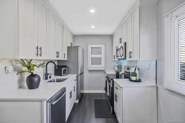 616 Kenmore Avenue, Copiague, NY 11726