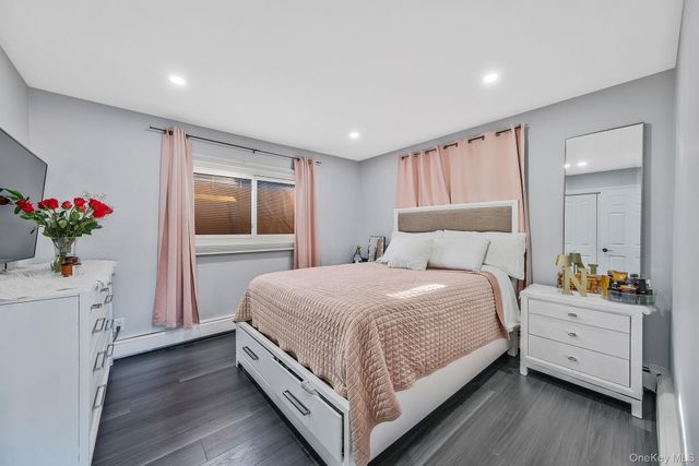 616 Kenmore Avenue, Copiague, NY 11726