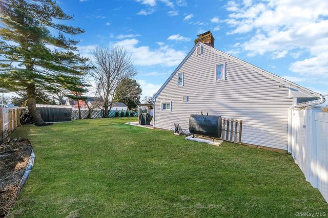 616 Kenmore Avenue, Copiague, NY 11726