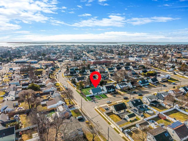 616 Kenmore Avenue, Copiague, NY 11726