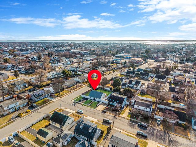 616 Kenmore Avenue, Copiague, NY 11726