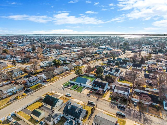 616 Kenmore Avenue, Copiague, NY 11726