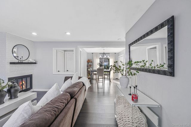 616 Kenmore Avenue, Copiague, NY 11726