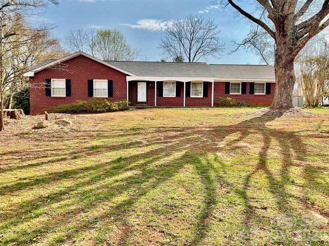 5521 Suttlemyre Lane, Hickory, NC 28601
