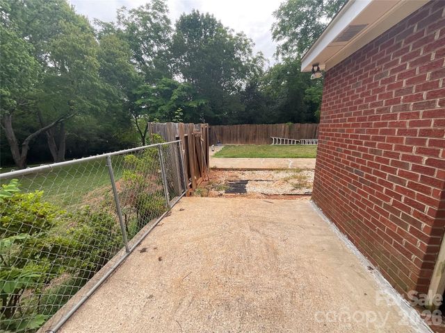 5521 Suttlemyre Lane, Hickory, NC 28601