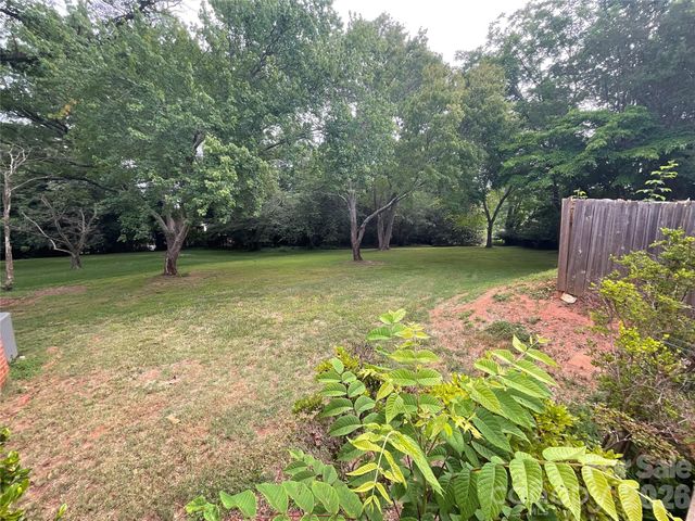5521 Suttlemyre Lane, Hickory, NC 28601