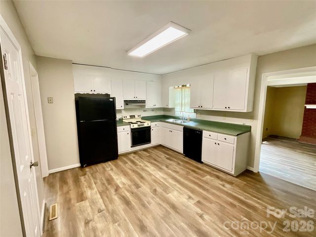 5521 Suttlemyre Lane, Hickory, NC 28601