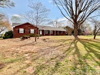 5521 Suttlemyre Lane, Hickory, NC 28601