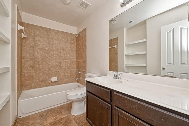 5015 Dartmoor Ridge Trail, Houston, TX 77066