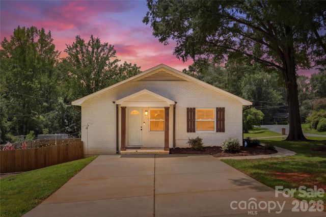 1301 Manchester Lane, Charlotte, NC 28227