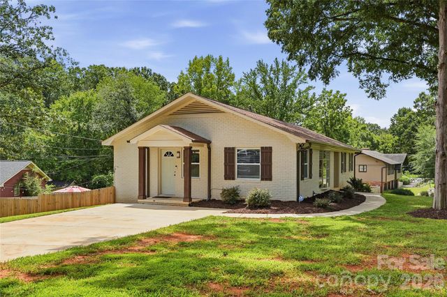 1301 Manchester Lane, Charlotte, NC 28227