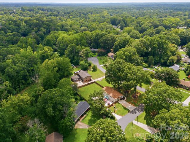 1301 Manchester Lane, Charlotte, NC 28227
