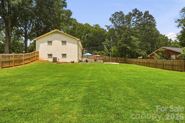 1301 Manchester Lane, Charlotte, NC 28227