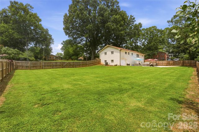 1301 Manchester Lane, Charlotte, NC 28227