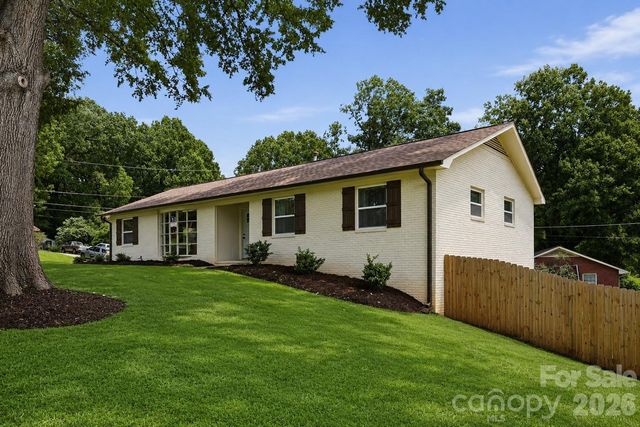 1301 Manchester Lane, Charlotte, NC 28227