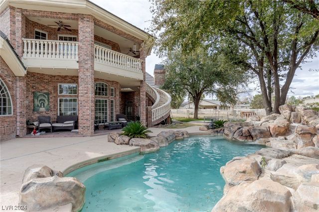 3910 East Russell Road, Las Vegas, NV 89120