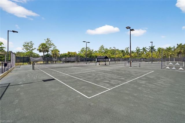 4863 Hampshire Ct Apt 202, Naples, FL 34112