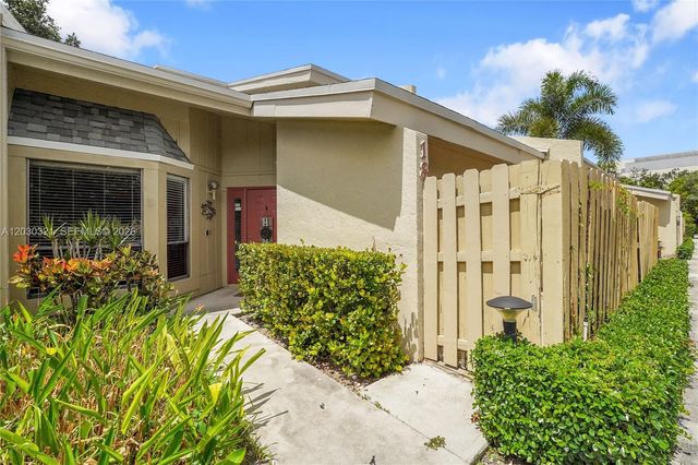 1400 NW 9th Ave C-18, Boca Raton, FL 33486