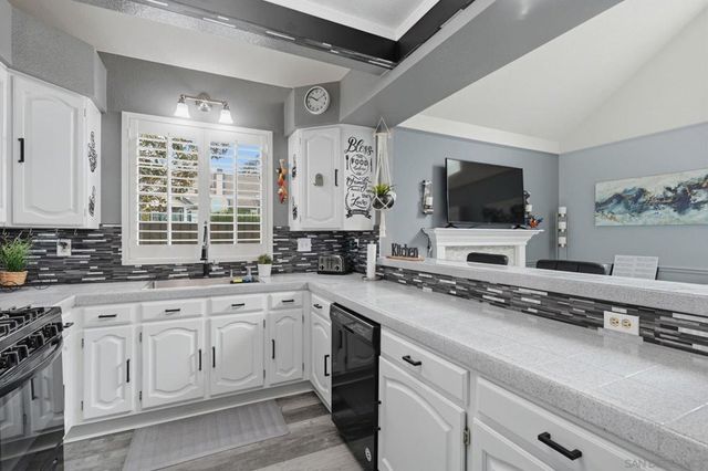 901 Rose Arbor Drive, San Marcos, CA 92078