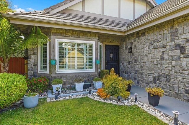 901 Rose Arbor Drive, San Marcos, CA 92078
