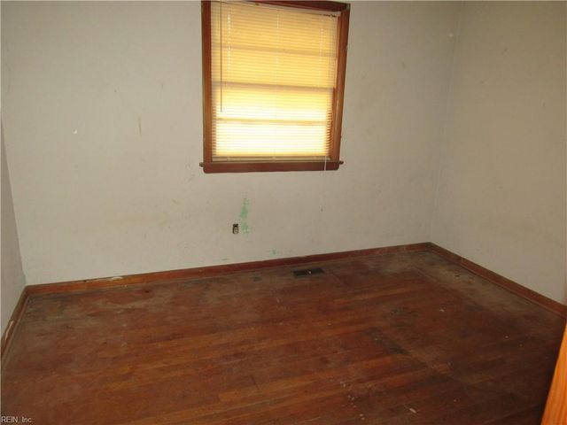 10 W Walker RD, Hampton, VA 23666