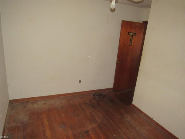 10 W Walker RD, Hampton, VA 23666