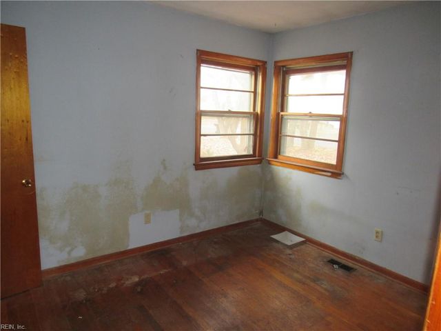 10 W Walker RD, Hampton, VA 23666