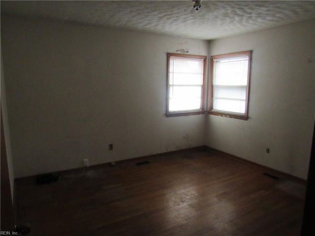 10 W Walker RD, Hampton, VA 23666