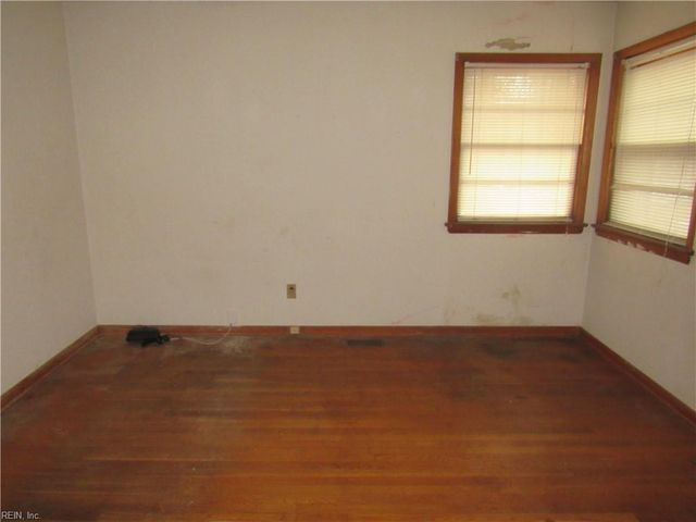 10 W Walker RD, Hampton, VA 23666